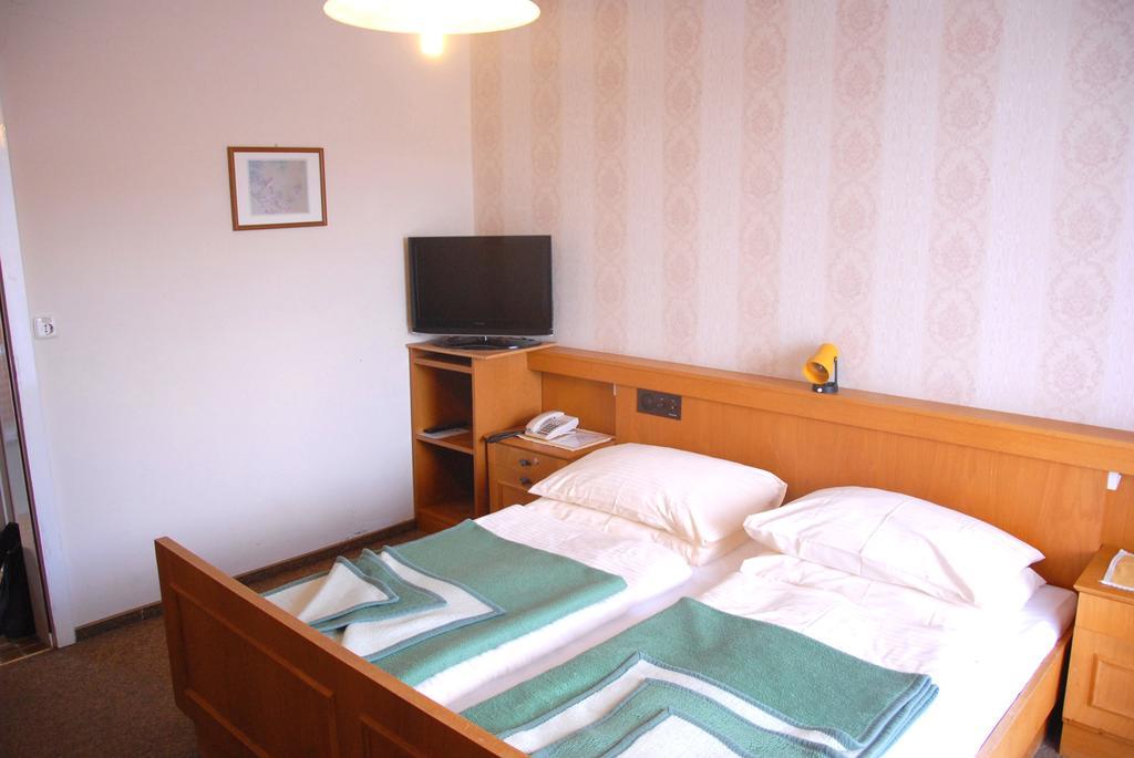Fruehstueckspension Wiesenhaus Miesenbach  Kamer foto